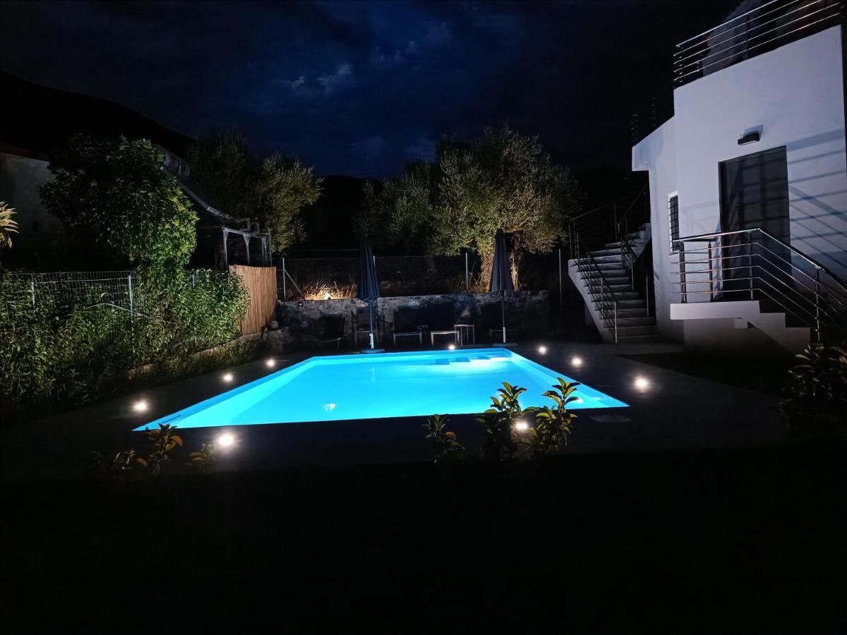 Evilenia Luxury Apartments Kalamata Exterior foto