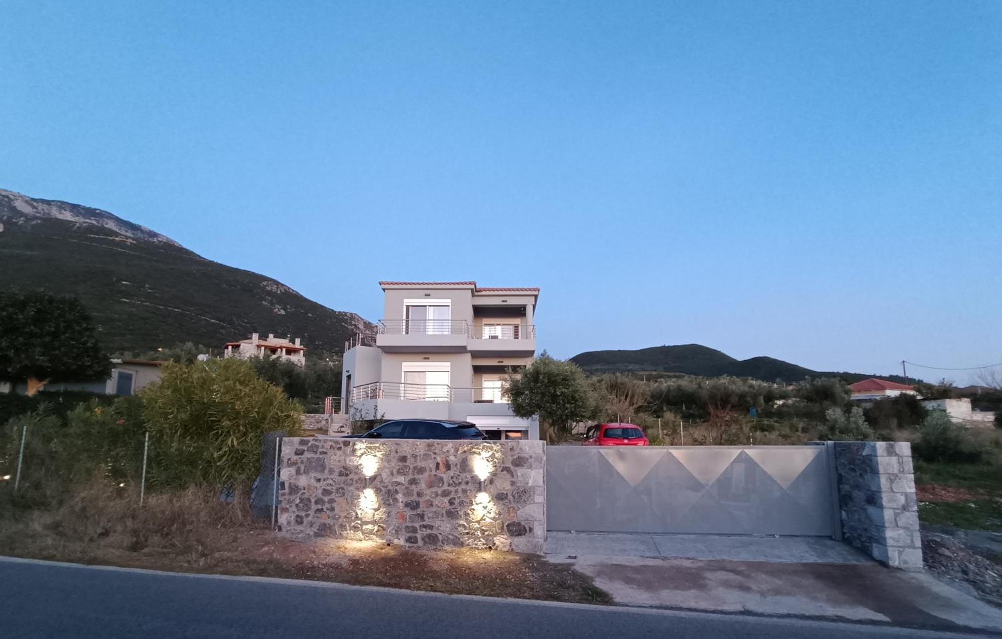 Evilenia Luxury Apartments Kalamata Exterior foto