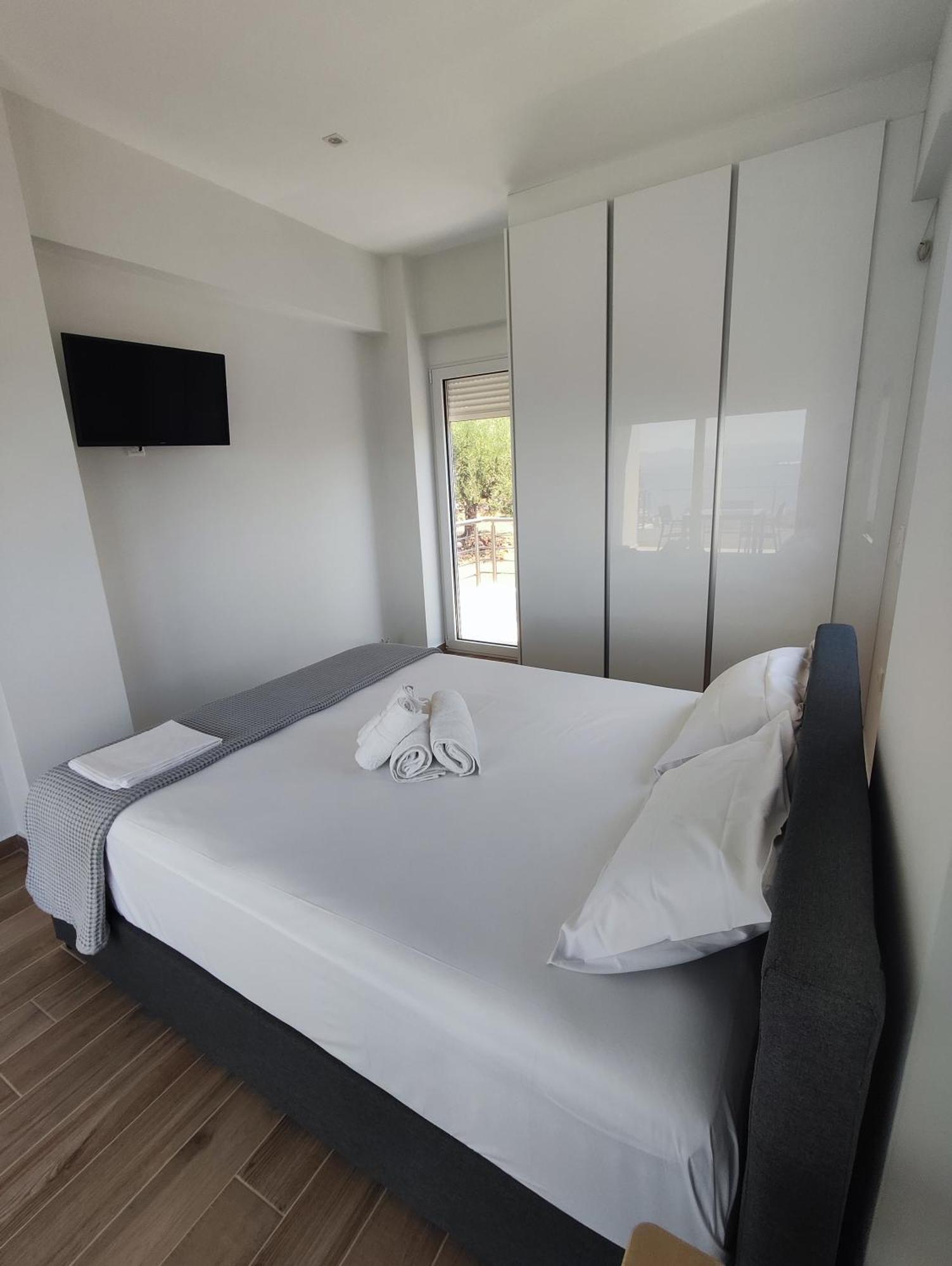 Evilenia Luxury Apartments Kalamata Exterior foto